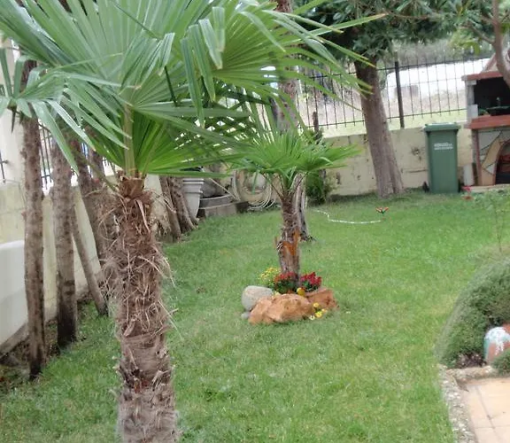 George Garden Nea Michaniona