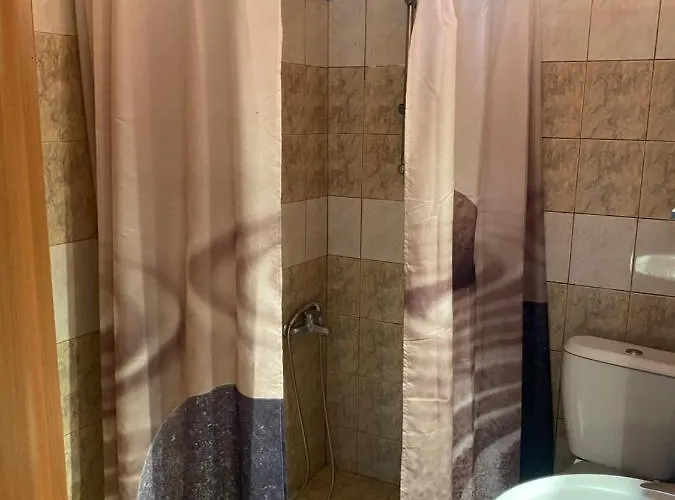 George Garden * 尼亚米卡尼奥纳